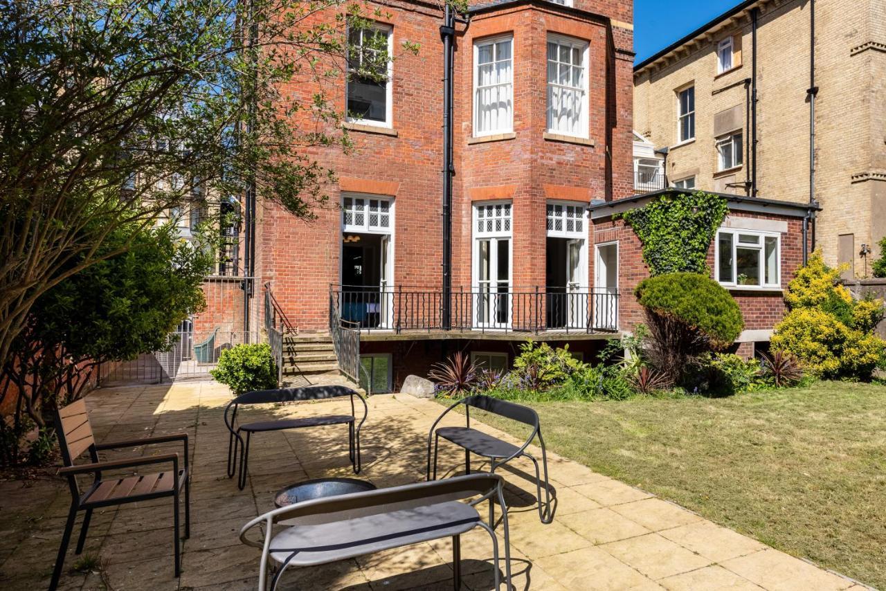 3 Bedroom Garden Apartment Opposite The Beach Hove Exterior foto