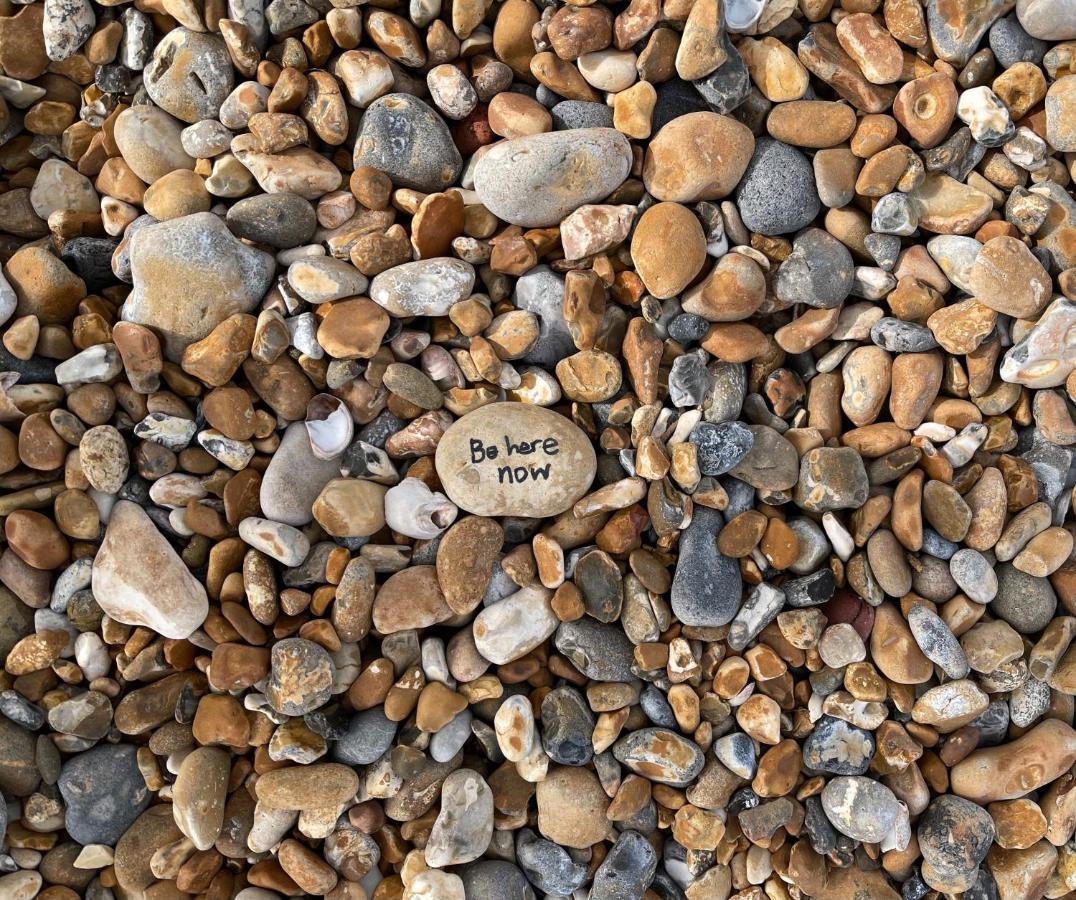 3 Bedroom Garden Apartment Opposite The Beach Hove Exterior foto